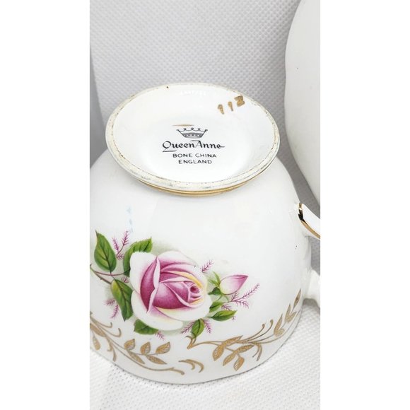 Vintage Queen Anne Floral Bone China England Teacup & Saucer - 112 Gold Trim - Picture 7 of 14